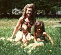 Mireille, Virginie et Stphane  Andernos, en 1971