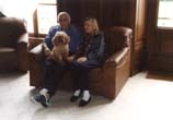 La dernire photo de Mireille avant son hospitalisation, en compagnie de Roger et de Chlo, au Parc Saint Martin (maison de retraite  Saint Martin d'Ablois - Marne), en aot 1998